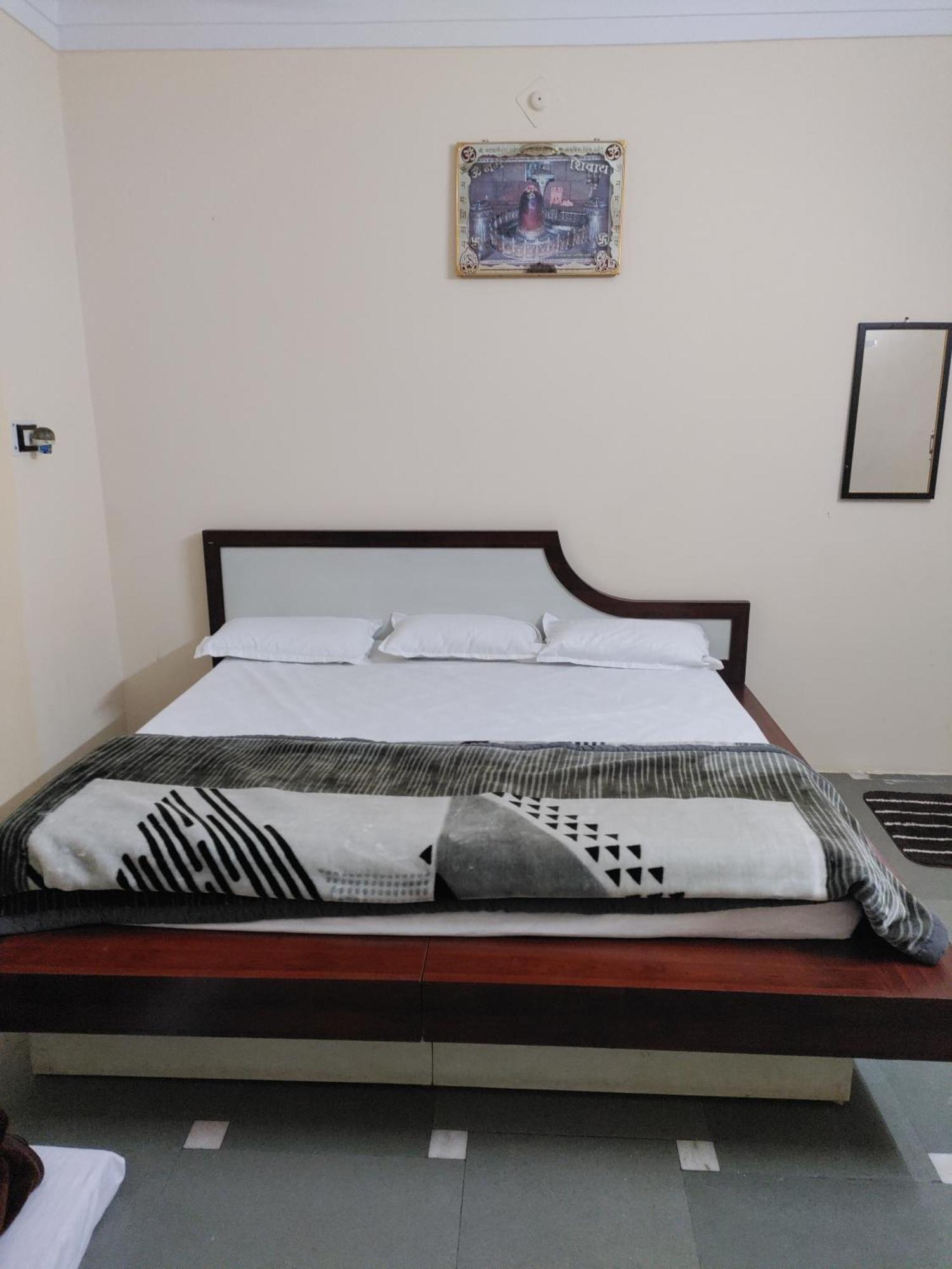 Ramashray Guest House Ujjain Esterno foto